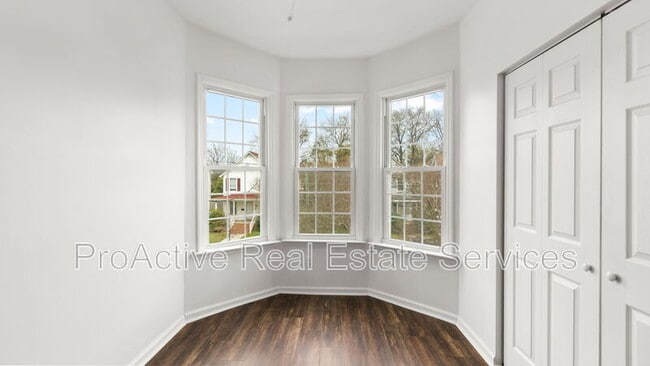 Building Photo - 417 W 30th St