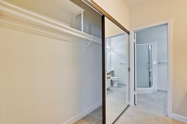 Building Photo - 2/2 Downstairs Unit in Desirable Park Alma...