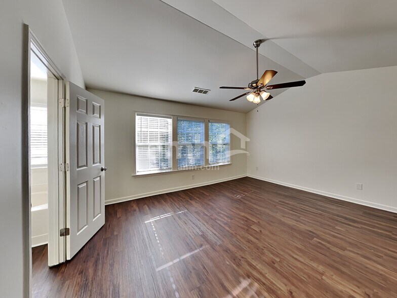 Building Photo - 2264 Monthemer Cove