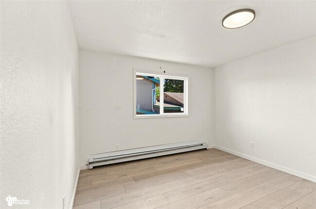Building Photo - 6500 E 10th Ave