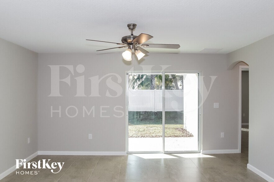 Building Photo - 445 Earhart Dr