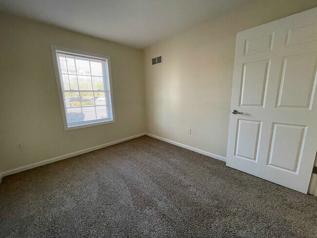 Building Photo - 10 Sentinel Court