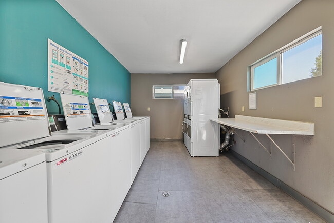 Building Photo - Valley Park