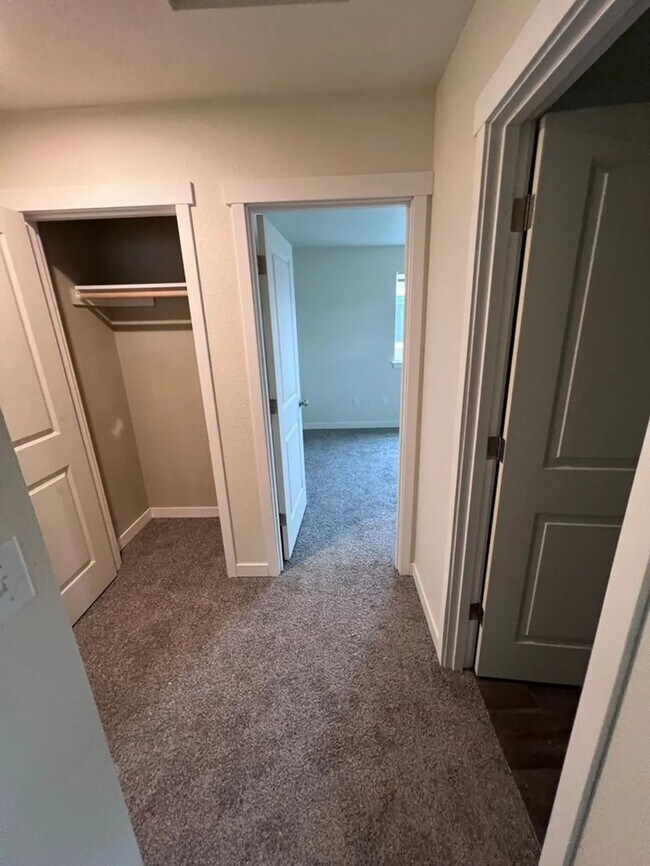 Building Photo - 677 Cook Rd