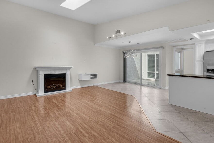 Building Photo - 479 Calle Cadiz