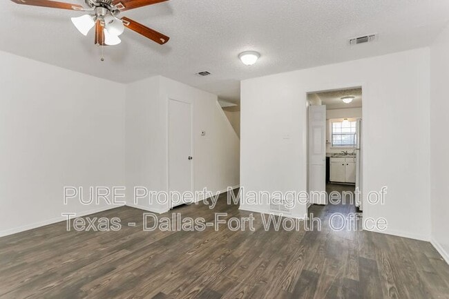 Building Photo - 940 Southmoor Dr