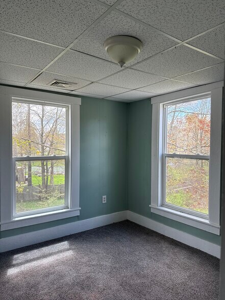 Bedroom - 86 Main St