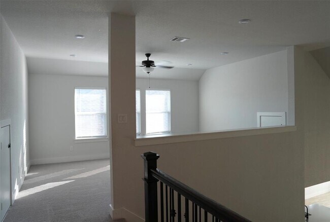 Building Photo - 3812 Mercer Rd