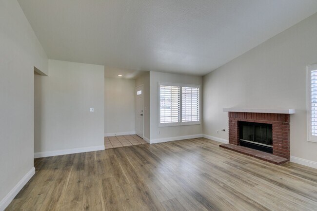 Building Photo - AVAILABLE 1/1/26- Beautiful 3-Bedroom, 2-Bathroom Home in Green Valley