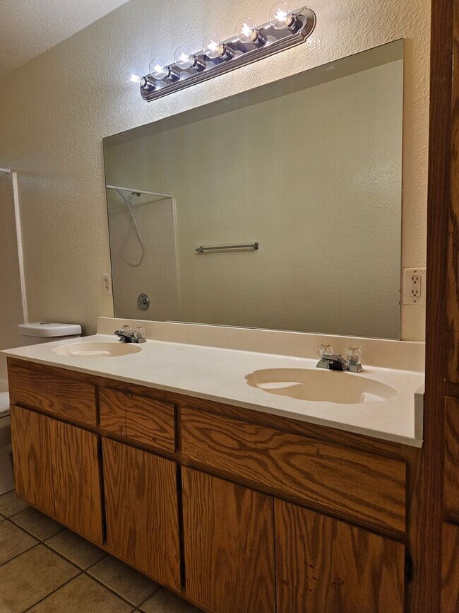 Building Photo - 3015 Cantabrian Dr