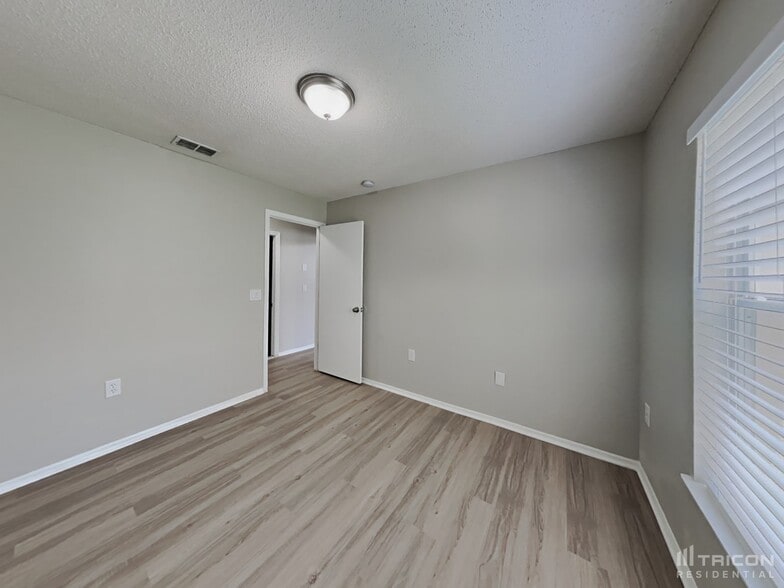 Building Photo - 1305 Timberbend Cir