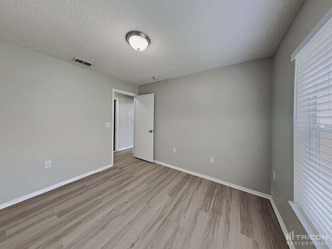 Building Photo - 1305 Timberbend Cir