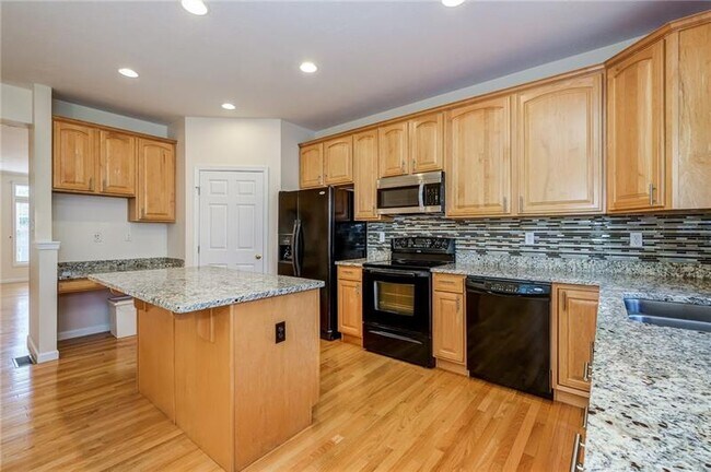 Building Photo - 612 Arbor Ct