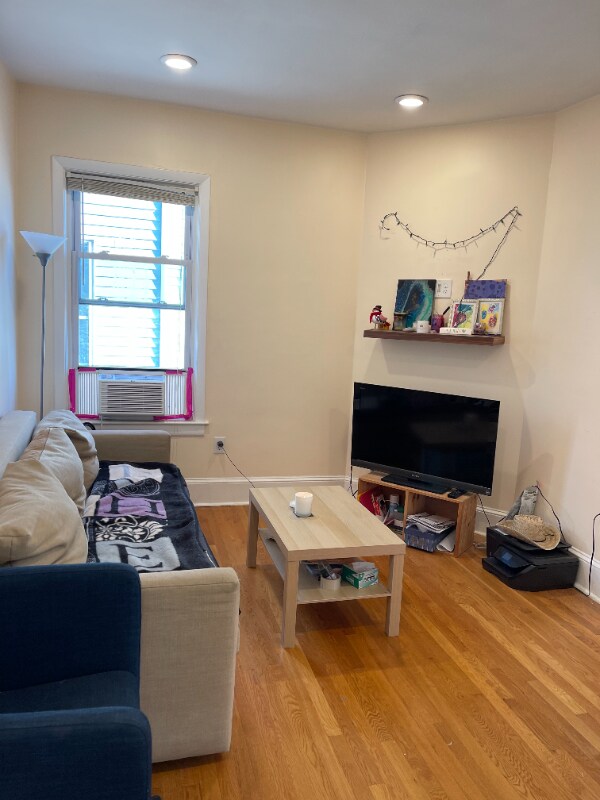 Building Photo - 21 Rossmore St