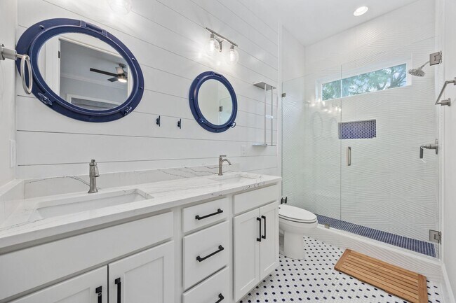 Building Photo - Gorgeous Custom Home Available for Snowbir...