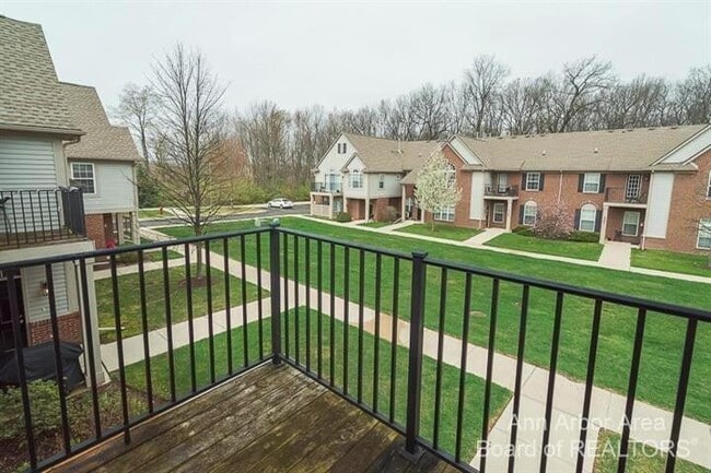 Building Photo - 3217 Primrose Ln