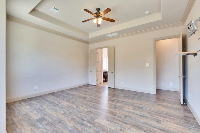 Building Photo - 2500 Speidel Dr