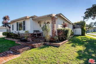 Building Photo - 6322 W 79th St