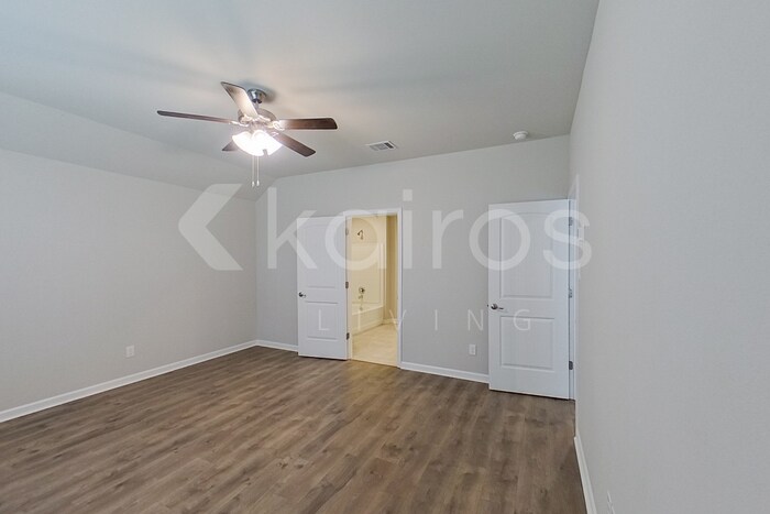 Building Photo - 401 Mango Dr