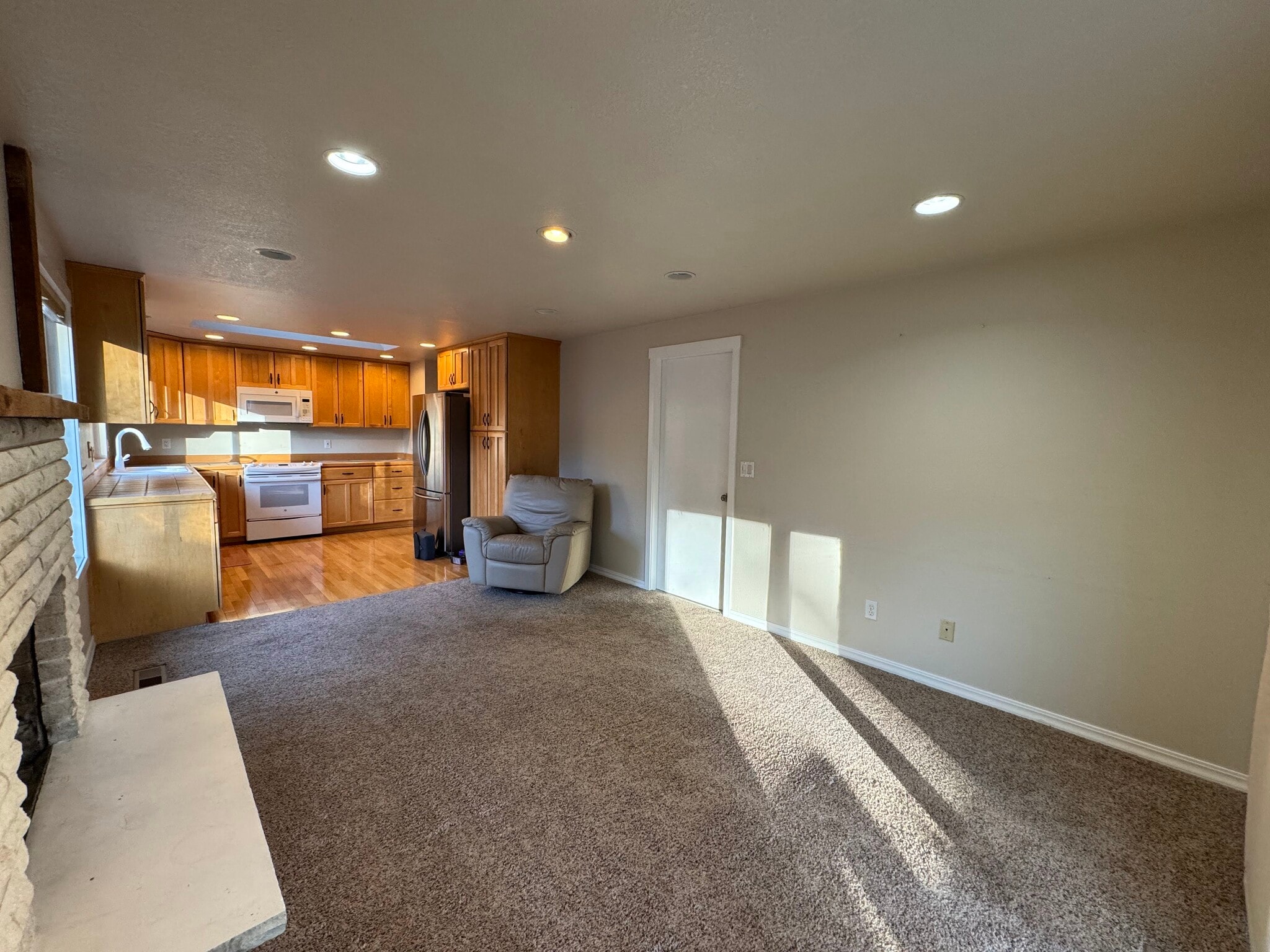 Building Photo - 9775 SW Robbins Dr