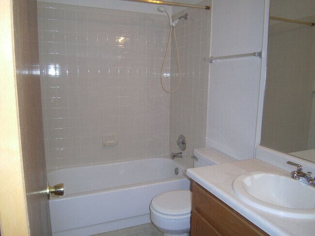 Building Photo - 525 Sinton Ave