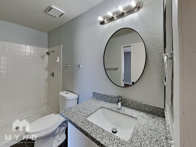 Building Photo - 4336 N Fox Point Dr
