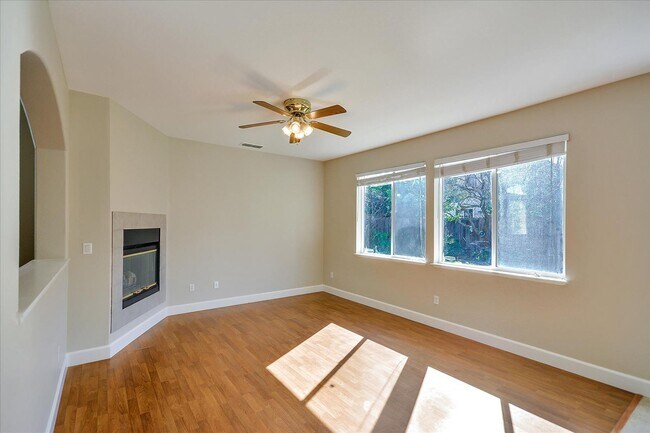 Building Photo - OPEN & SPACIOUS, 4 BEDROOM, 3 BATH 2 STORY...