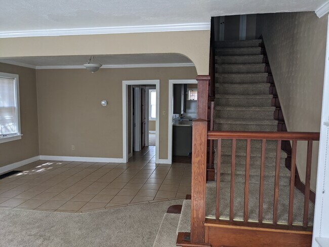 Building Photo - 2227 N Grand Ave