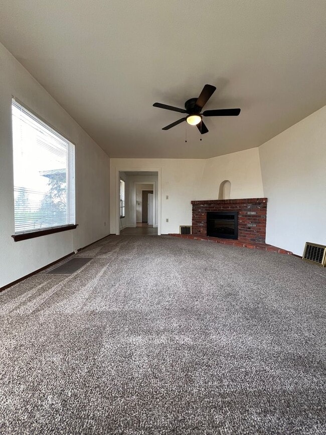 Building Photo - e2607