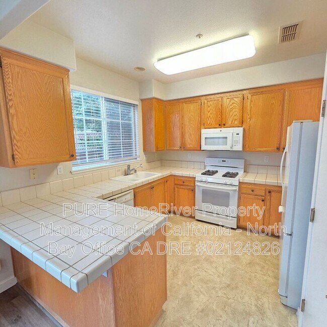 Building Photo - 1052 Addison Cir
