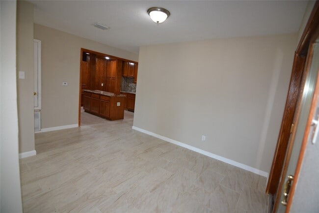 Building Photo - 906 Arrow Lake Dr