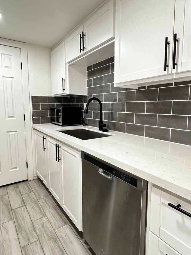 Building Photo - Beautifully Upgraded 3 Bedroom 1 Bathroom ...