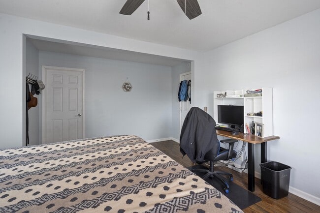 Building Photo - 6627 Hilton Dr