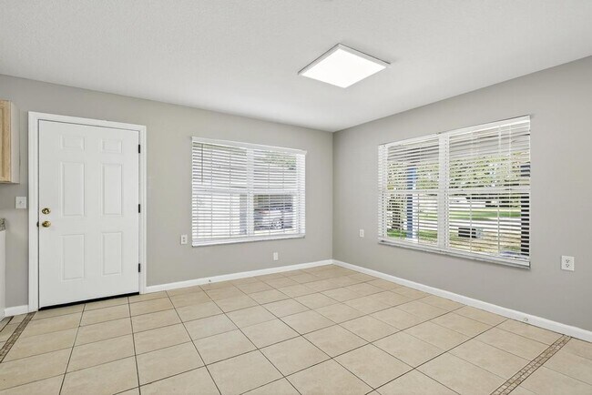 Building Photo - 2126 Center Way
