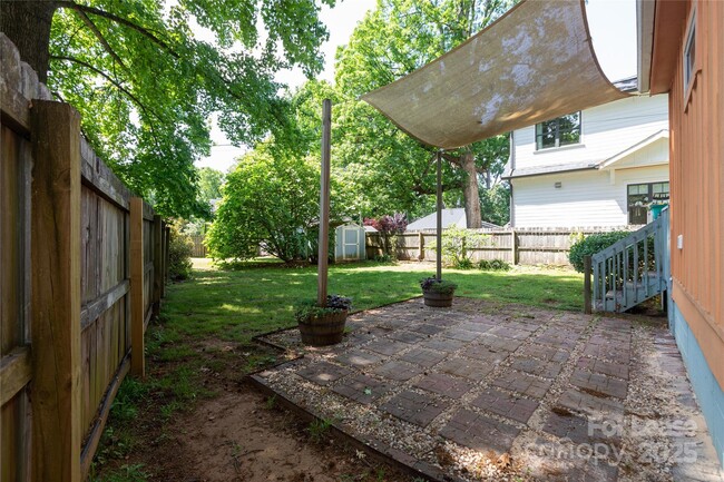 Building Photo - 3440 Oakwood Ave