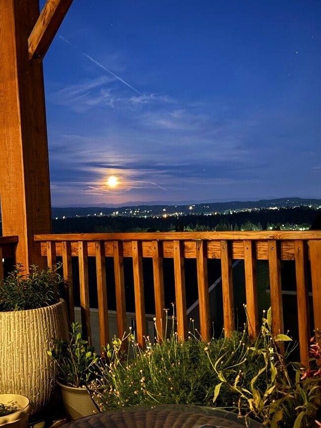 Building Photo - 12050 SW Autumnview St