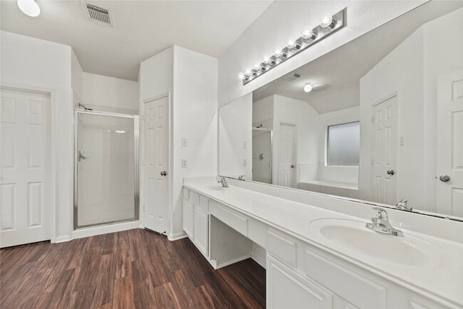 Building Photo - 9910 Pine Flats Dr