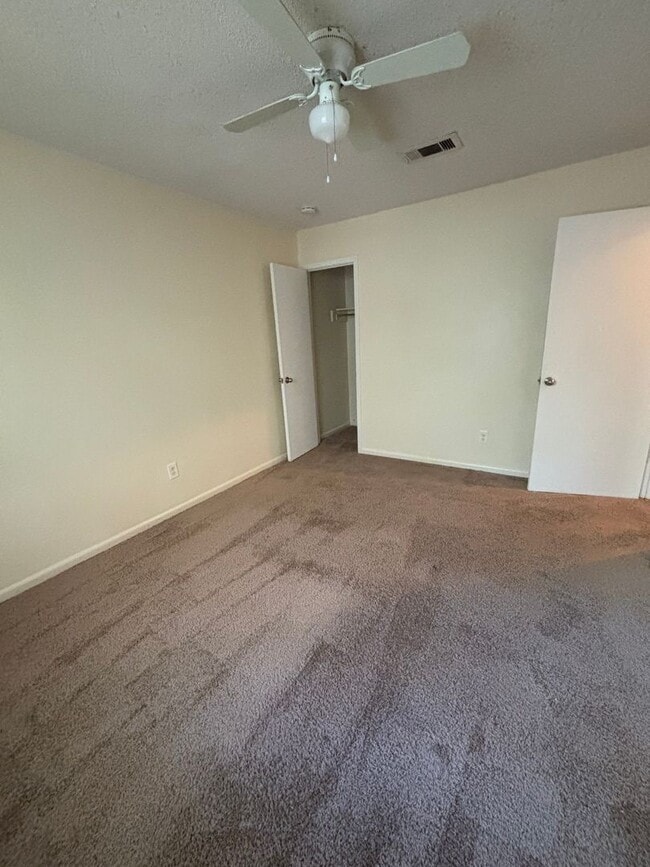 Building Photo - RG-139 Valencia Dr.