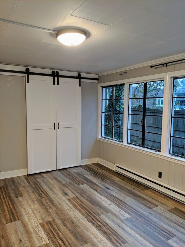 Building Photo - Fabulous Black Mountain Location!