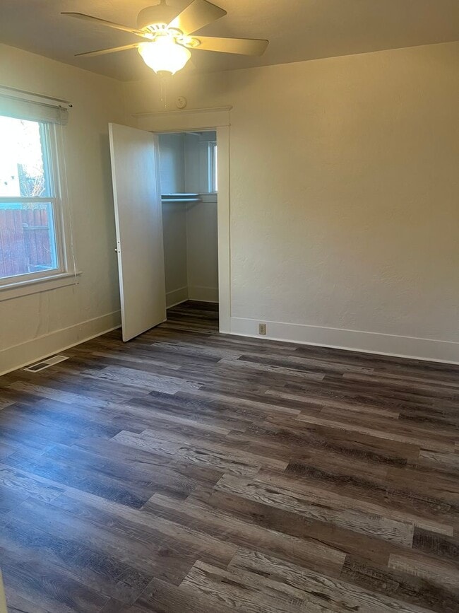 Building Photo - Charming 2 bed 1 bath close to UNR