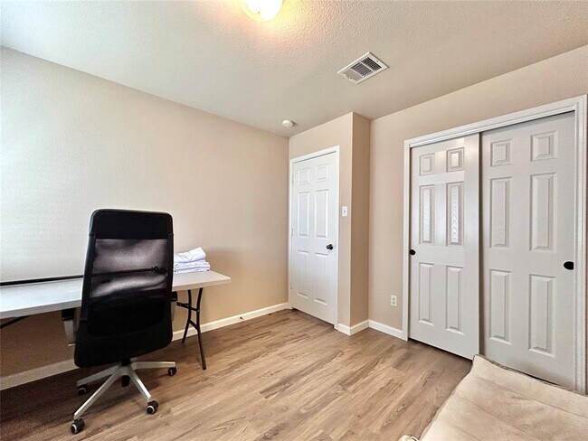 Building Photo - 2707 Amberglow Ct