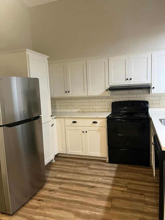 Building Photo - 1904 Hearthstone Dr