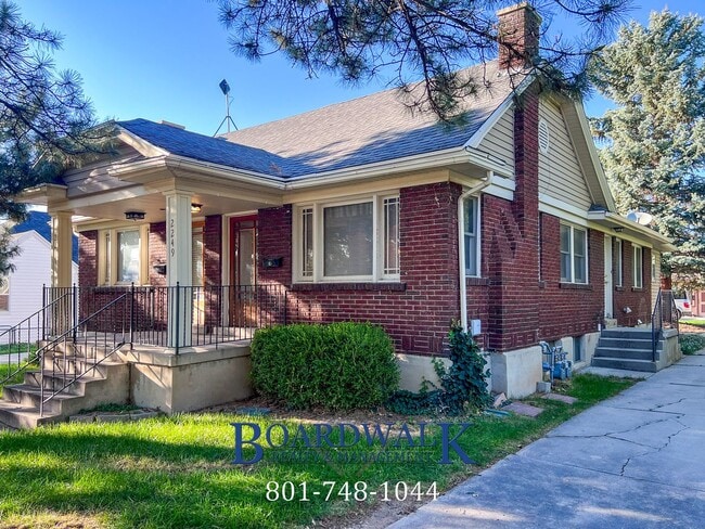 Building Photo - 2247 E Lambourne Ave