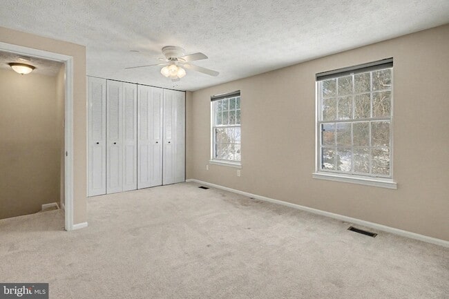 Building Photo - 1713 Chesterfield Square