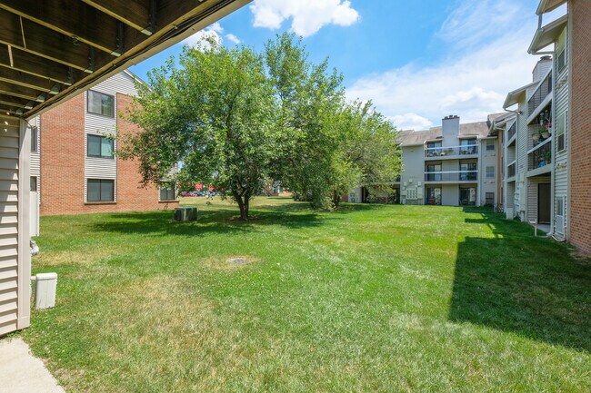 Building Photo - Renovated Entry Level - Castle Harbour Con...