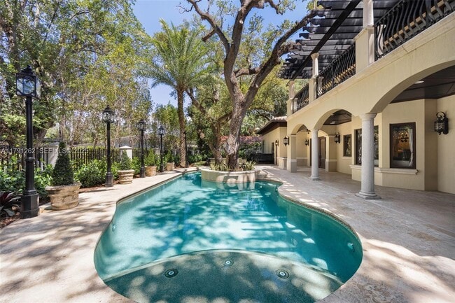 Building Photo - 6016 Leonardo St