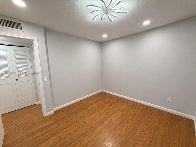 Building Photo - 2461 SW 82nd Ave