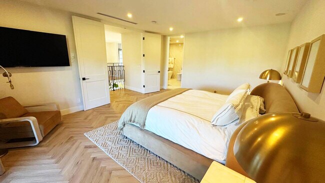 Building Photo - 4312 NE 22nd Ave