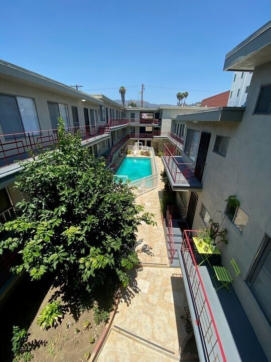 Building Photo - 5855 Carlton Way,