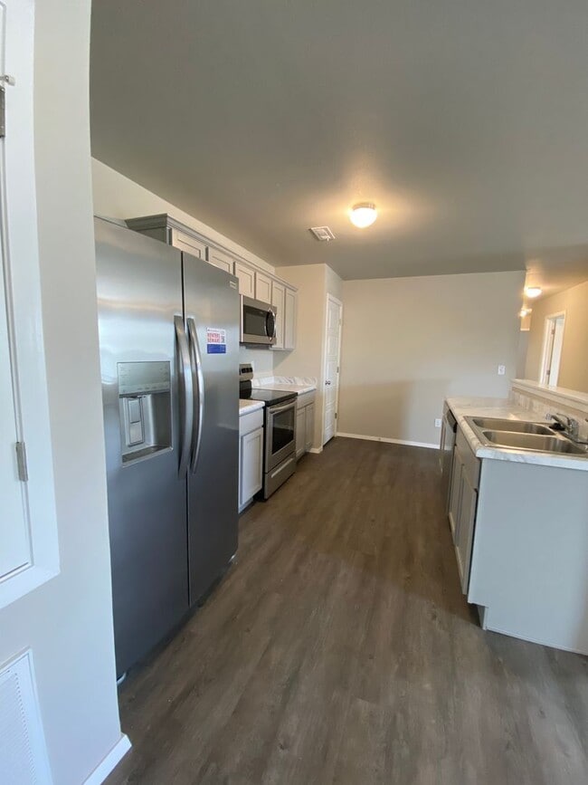 Building Photo - *Pre-leasing* Three Bedroom | Two Bathroom...